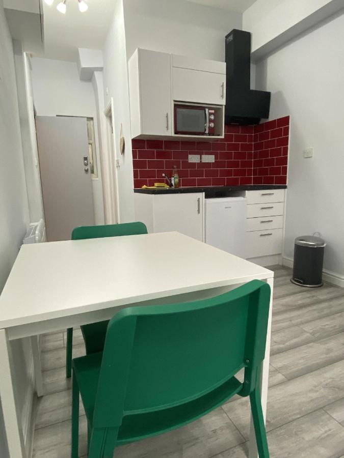 Comfortable - Cosy - Budget Studios In City Center Londra Exterior foto