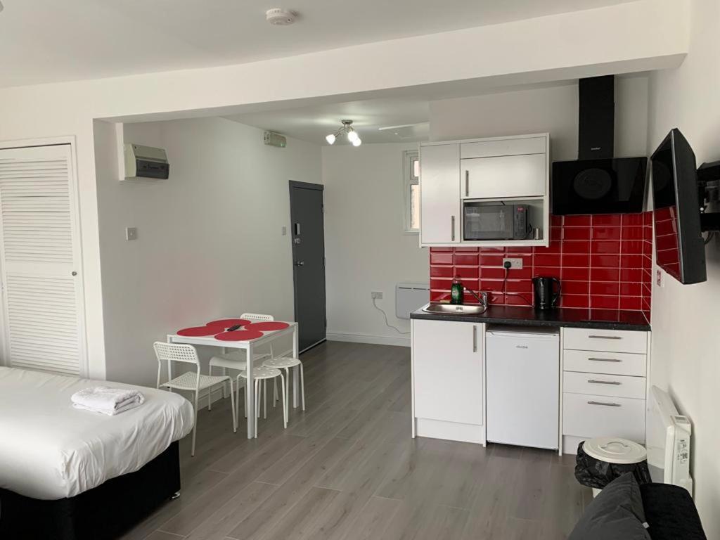 Comfortable - Cosy - Budget Studios In City Center Londra Exterior foto
